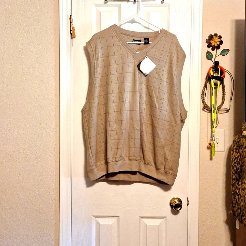 Men's PING vest sweater.